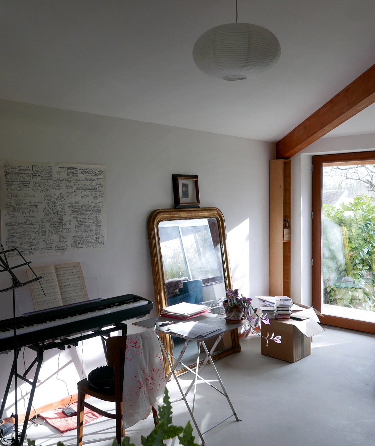 2024. Atelier de chant - Construction d'un atelier de chant en extension d'une maison individuelle - Pompignac (33) - Le soleil et la vue sur le jardin - Livré.jpg